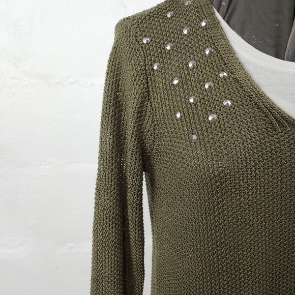 RDI STUDDED SWEATER (940) - Picture 12 of 15